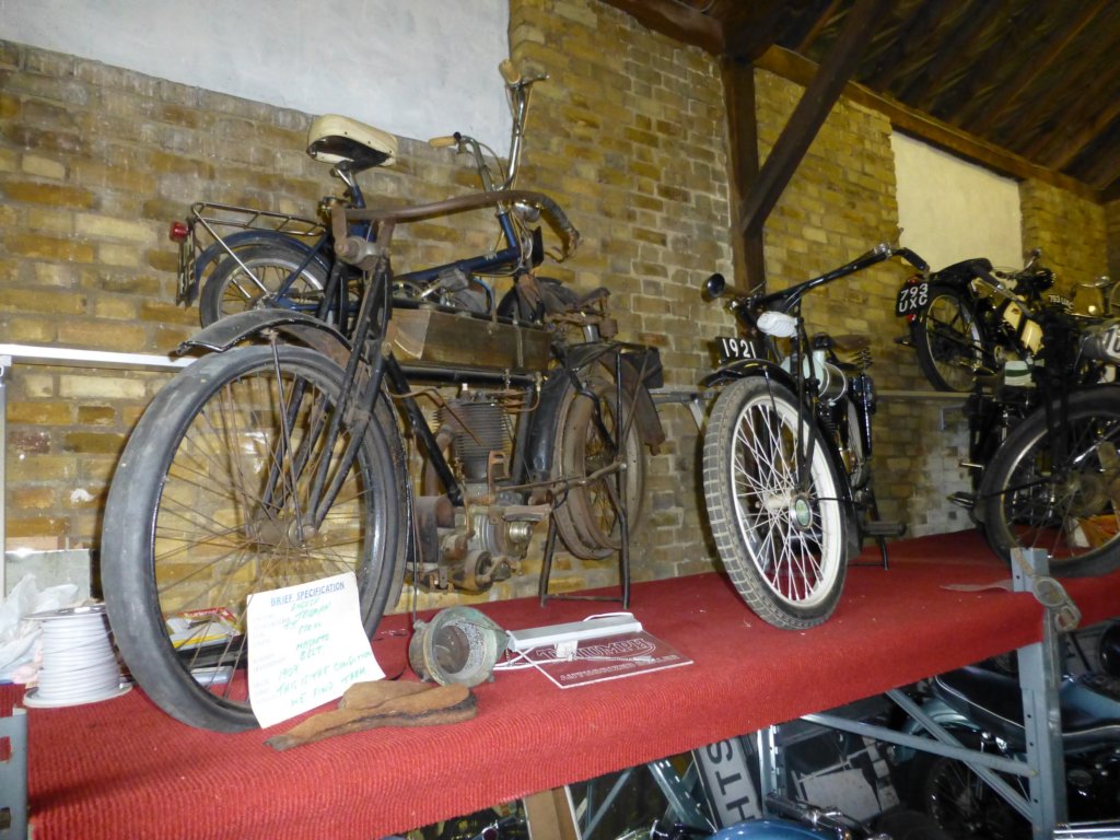 londonmotorcyclemuseumtriumph2.jpg