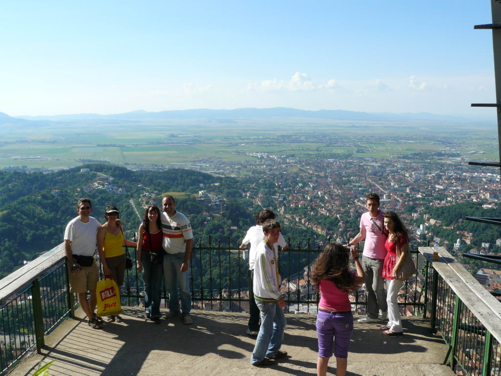 http://www.tonyco.net/pictures/Brasov_23_06_2008/P1030275.JPG