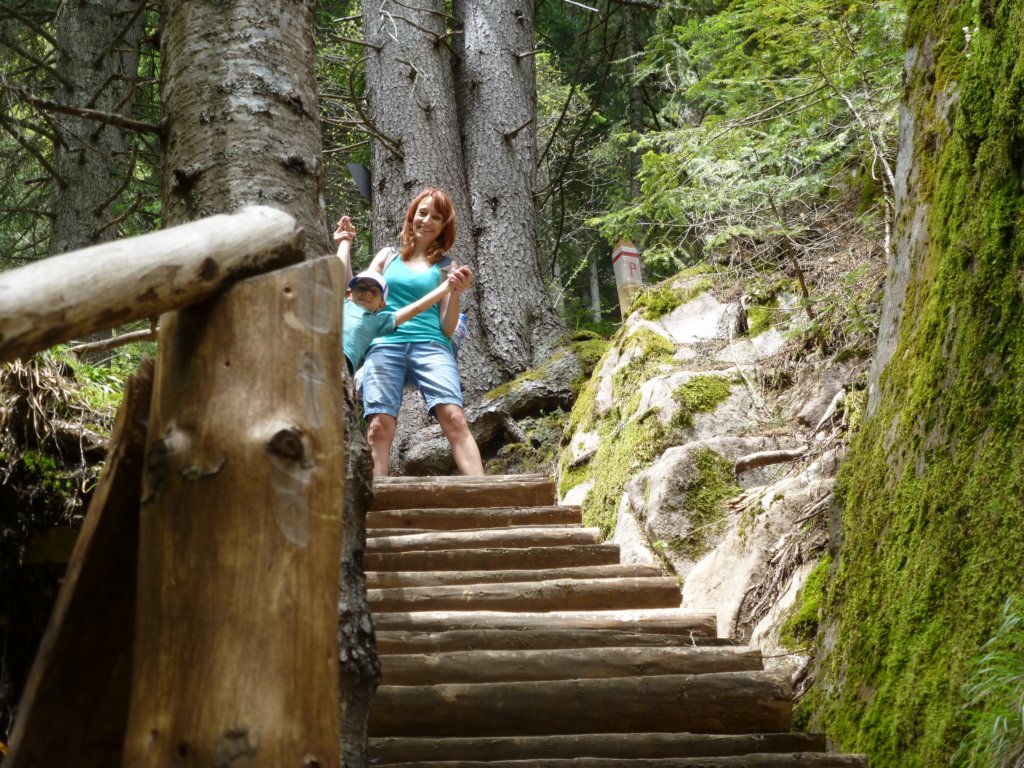 http://www.tonyco.net/pictures/Canyon_Waterfalls_Smolyan_16_05_2015/photo70.jpg