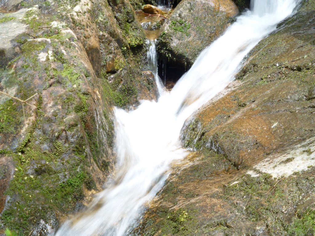 http://www.tonyco.net/pictures/Canyon_Waterfalls_Smolyan_16_05_2015/photo73.jpg