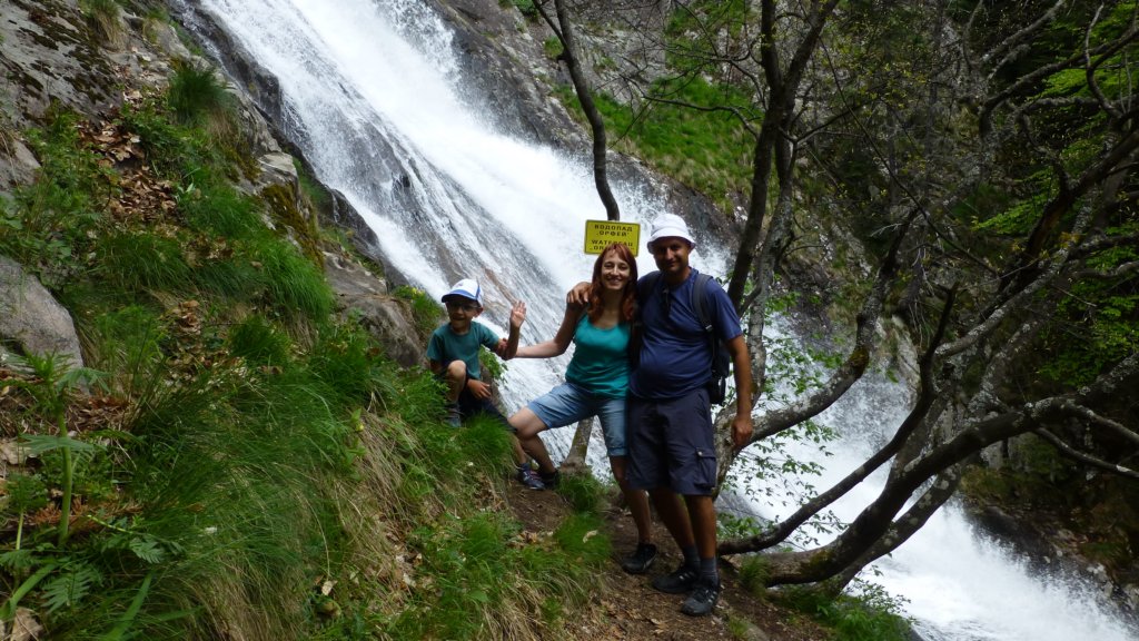 http://www.tonyco.net/pictures/Canyon_Waterfalls_Smolyan_16_05_2015/photo92.jpg