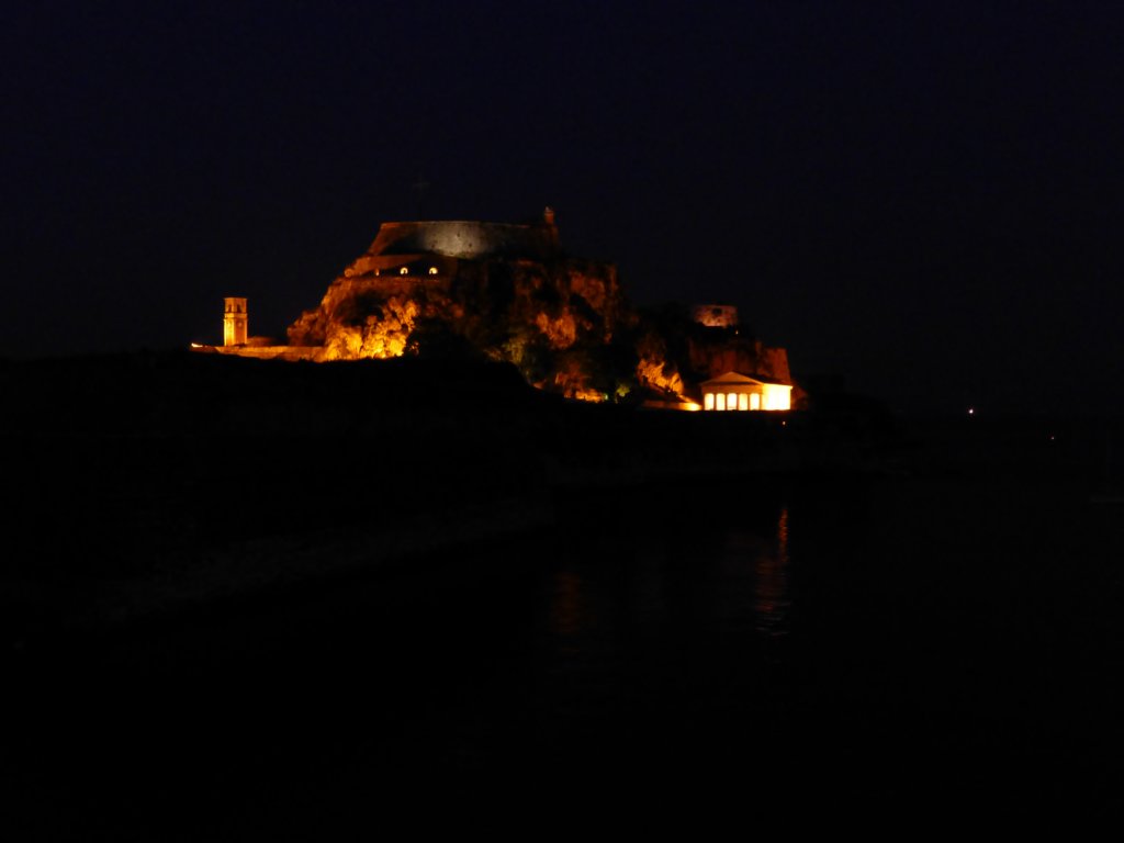 http://www.tonyco.net/pictures/Corfu_18_07_2013/bynight19.jpg