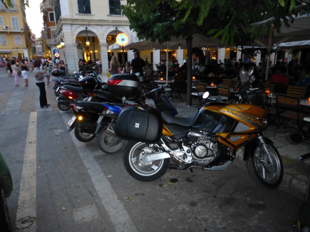 http://www.tonyco.net/pictures/Corfu_18_07_2013/bynight2.jpg