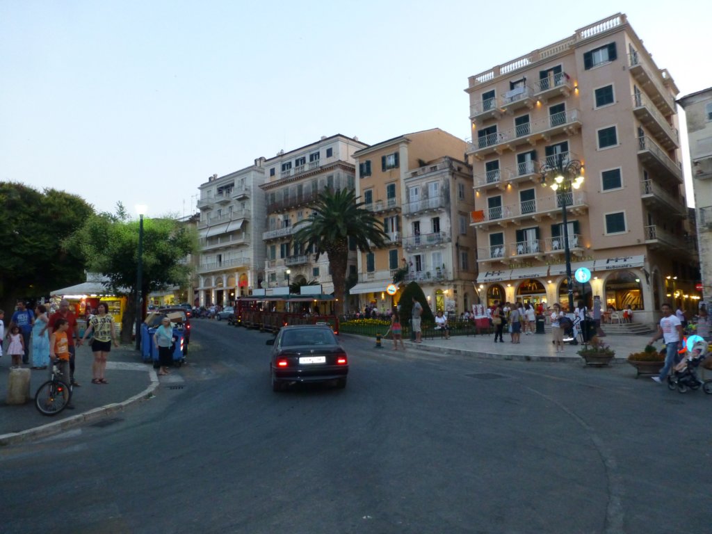 http://www.tonyco.net/pictures/Corfu_18_07_2013/bynight5.jpg