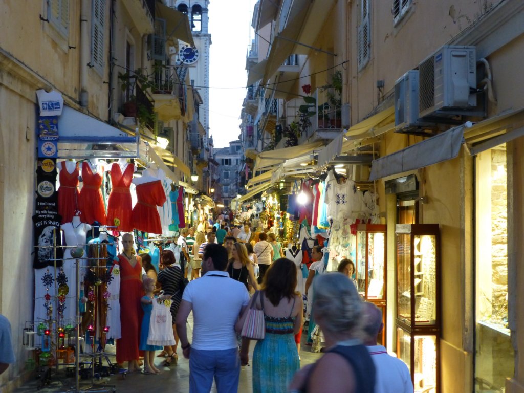 http://www.tonyco.net/pictures/Corfu_18_07_2013/bynight9.jpg