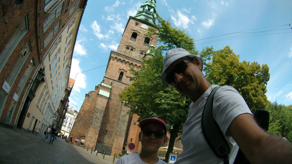 http://www.tonyco.net/pictures/Euro_Trip_2018/Copenhagen/helligaandskirken2.jpg