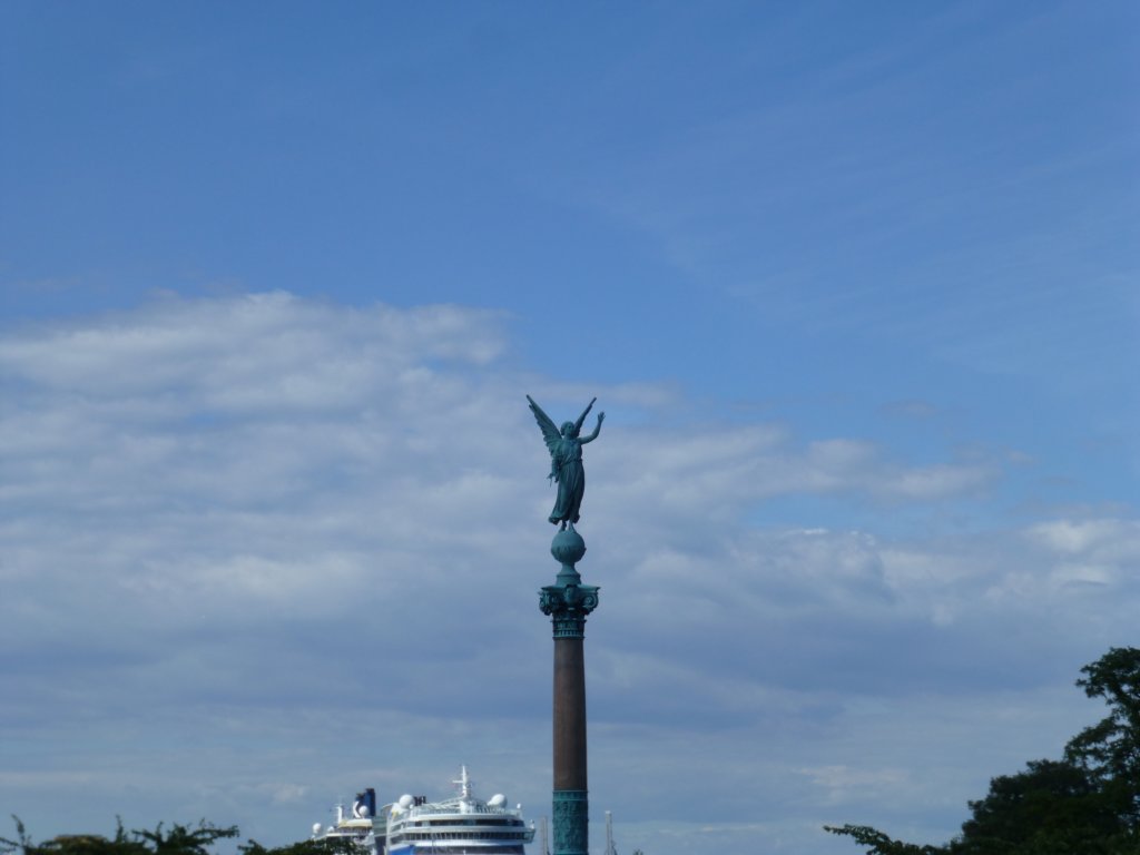 http://www.tonyco.net/pictures/Euro_Trip_2018/Copenhagen/iverhuitfeldtmemorial.jpg