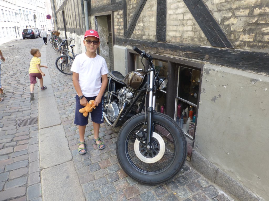 http://www.tonyco.net/pictures/Euro_Trip_2018/Copenhagen/photo84.jpg