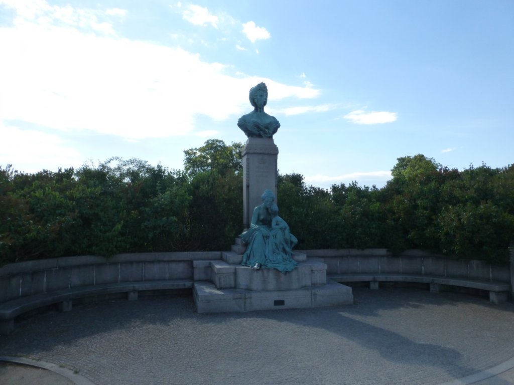 http://www.tonyco.net/pictures/Euro_Trip_2018/Copenhagen/prinsessemarie.jpg