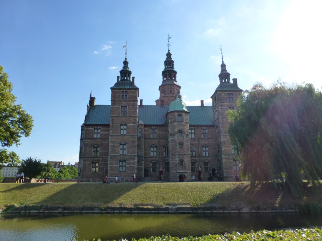 http://www.tonyco.net/pictures/Euro_Trip_2018/Copenhagen/rosenborgslot.jpg