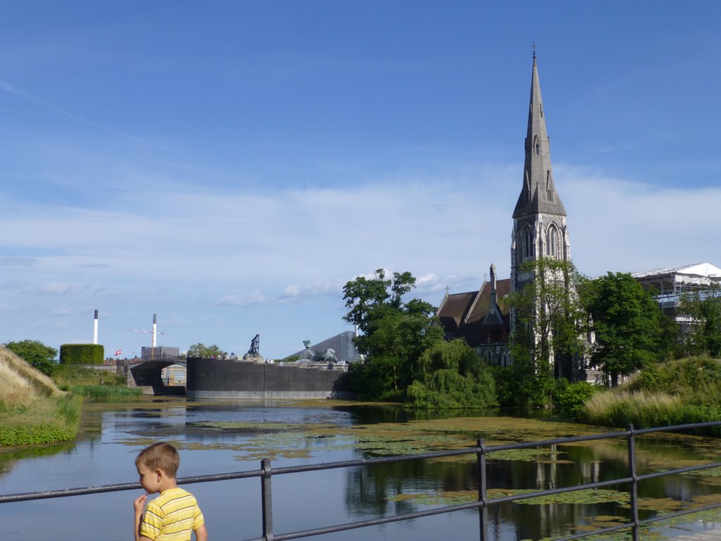 http://www.tonyco.net/pictures/Euro_Trip_2018/Copenhagen/stalbanschurch.jpg