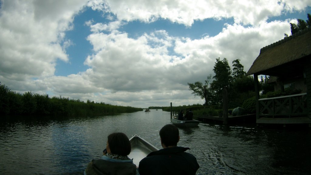 http://www.tonyco.net/pictures/Euro_Trip_2018/Giethoorn/photo19.jpg