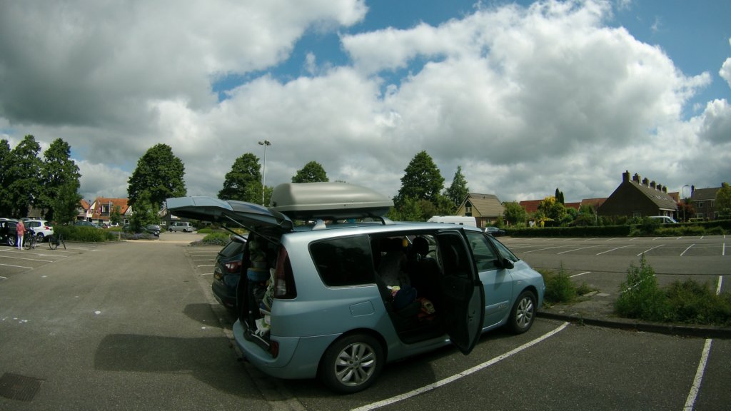 http://www.tonyco.net/pictures/Euro_Trip_2018/Giethoorn/photo2.jpg