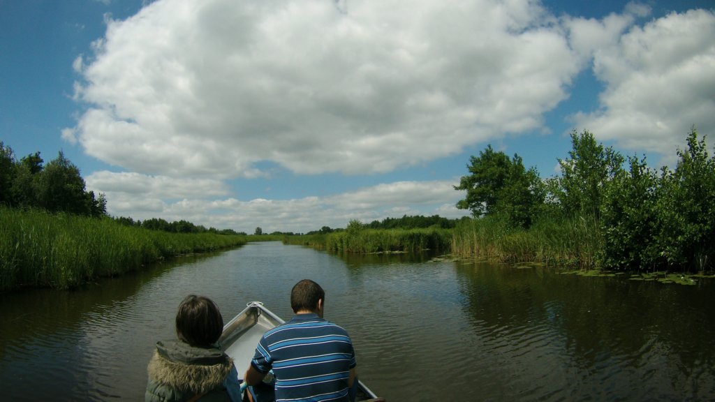 http://www.tonyco.net/pictures/Euro_Trip_2018/Giethoorn/photo41.jpg