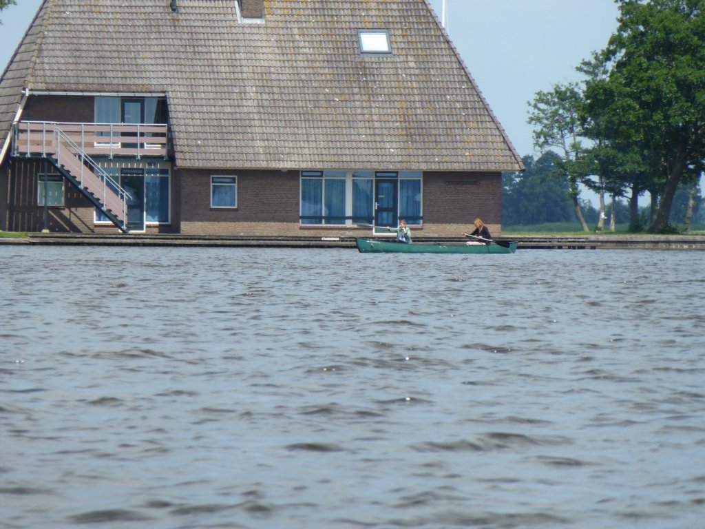 http://www.tonyco.net/pictures/Euro_Trip_2018/Giethoorn/photo54.jpg