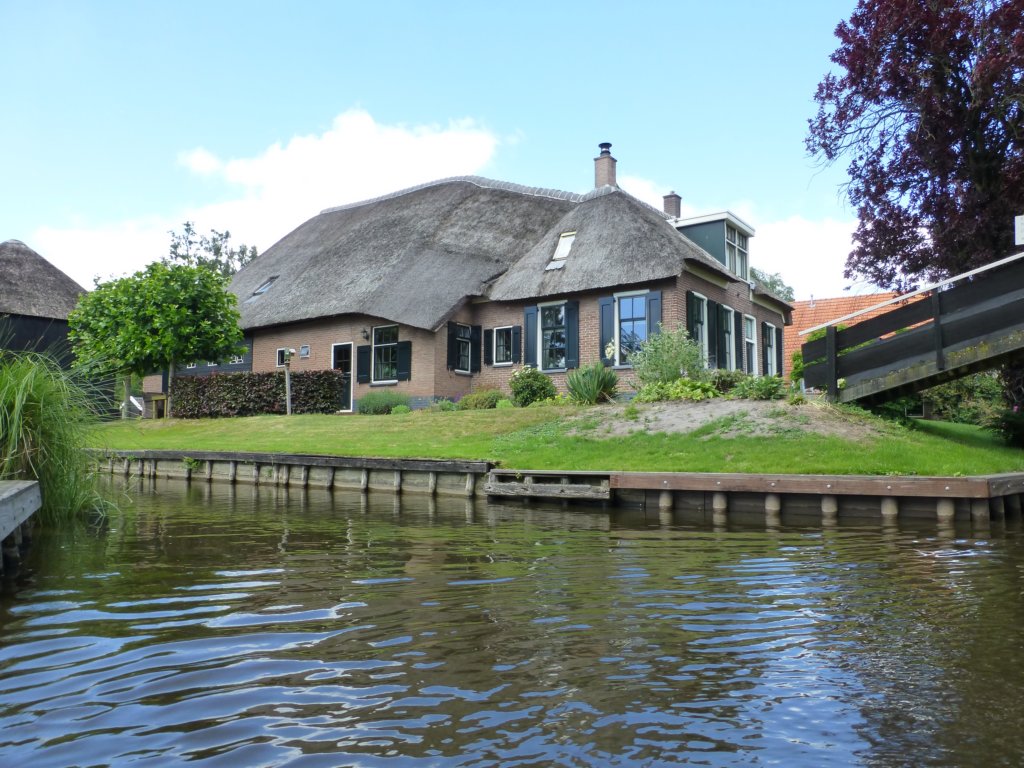 http://www.tonyco.net/pictures/Euro_Trip_2018/Giethoorn/photo59.jpg