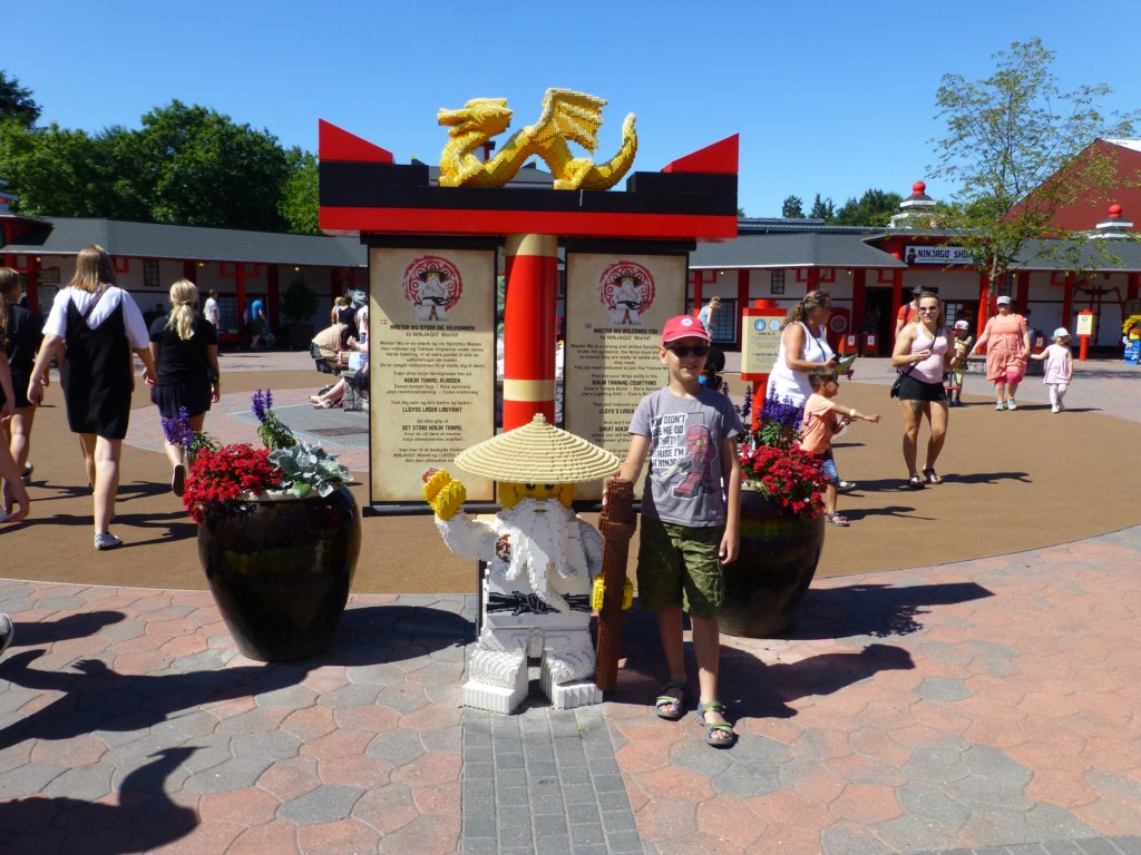 http://www.tonyco.net/pictures/Euro_Trip_2018/Legoland/photo66.jpg