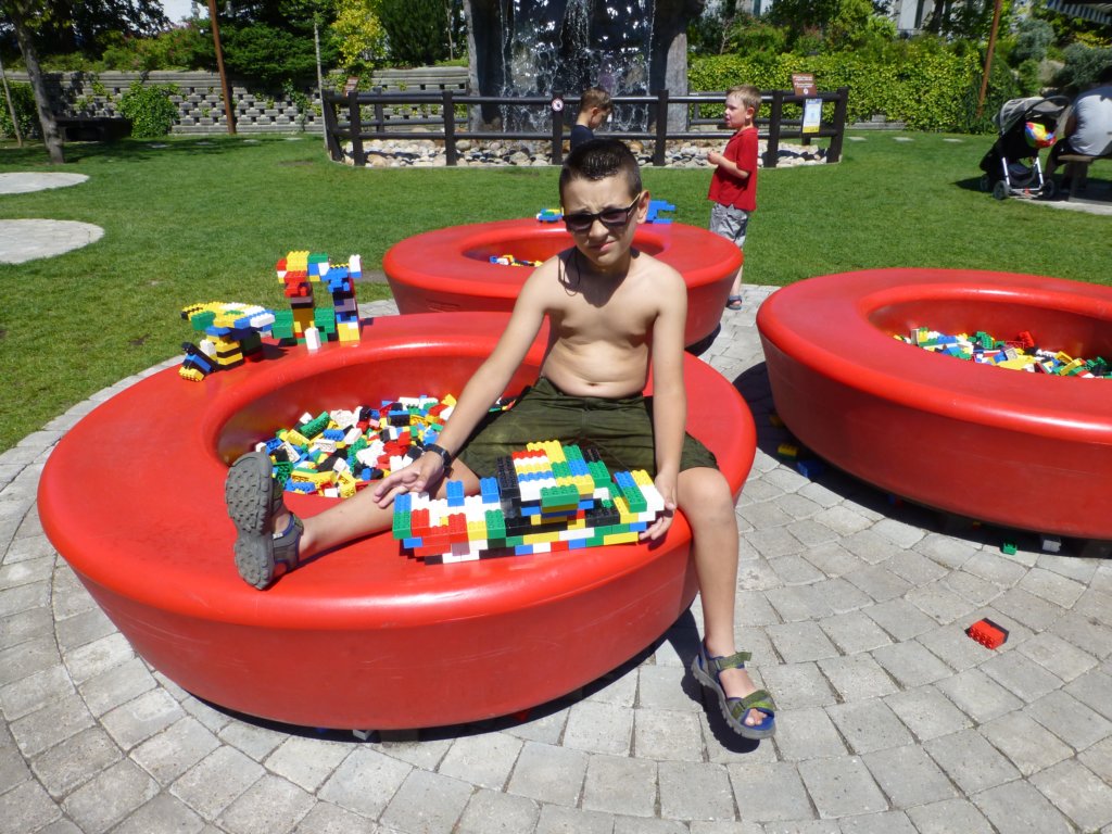 http://www.tonyco.net/pictures/Euro_Trip_2018/Legoland/photo97.jpg