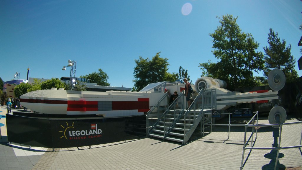 http://www.tonyco.net/pictures/Euro_Trip_2018/Legoland/ywing.jpg