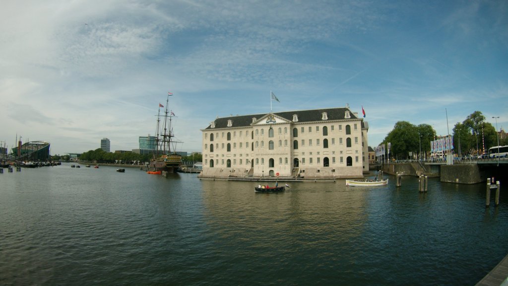 http://www.tonyco.net/pictures/Euro_Trip_2018/MaritimeMuseum/photo2.jpg