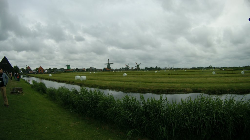 http://www.tonyco.net/pictures/Euro_Trip_2018/Zaanse_Schans/photo2.jpg