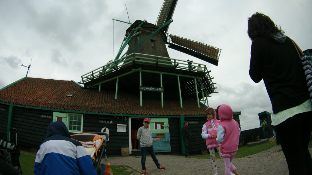 http://www.tonyco.net/pictures/Euro_Trip_2018/Zaanse_Schans/photo36.jpg