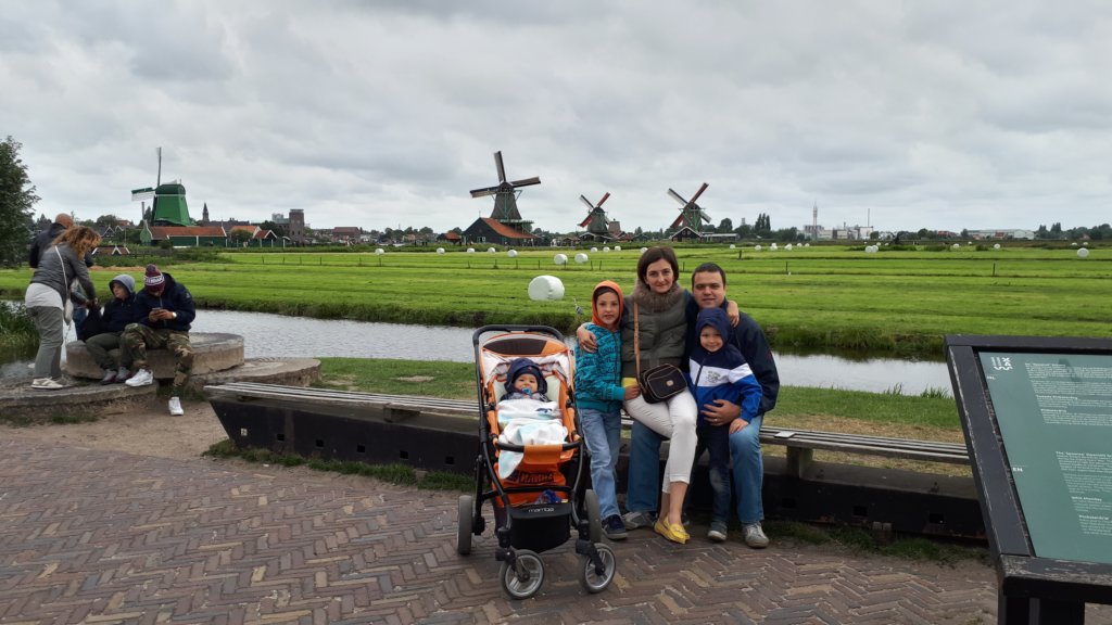 http://www.tonyco.net/pictures/Euro_Trip_2018/Zaanse_Schans/photo4.jpg