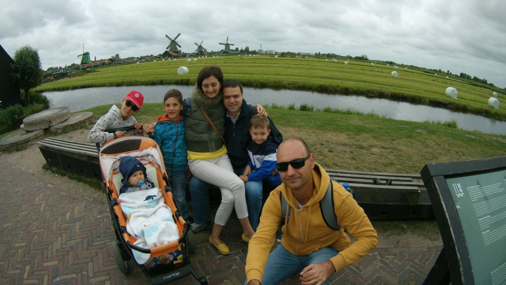 http://www.tonyco.net/pictures/Euro_Trip_2018/Zaanse_Schans/photo5.jpg