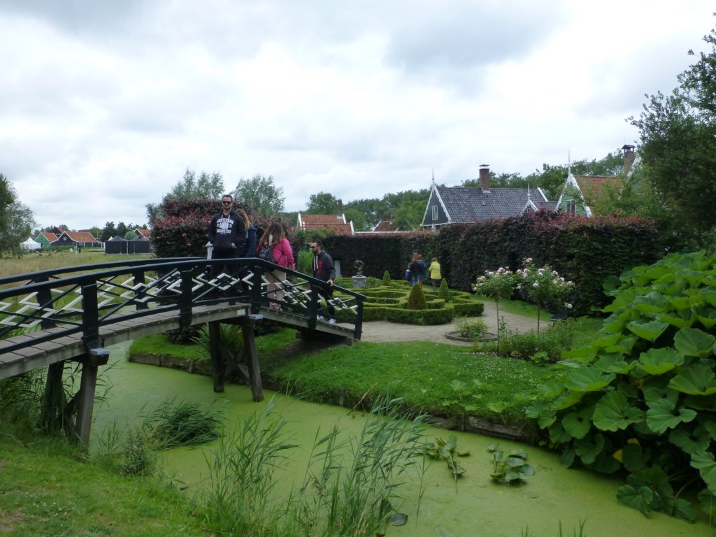 http://www.tonyco.net/pictures/Euro_Trip_2018/Zaanse_Schans/photo79.jpg