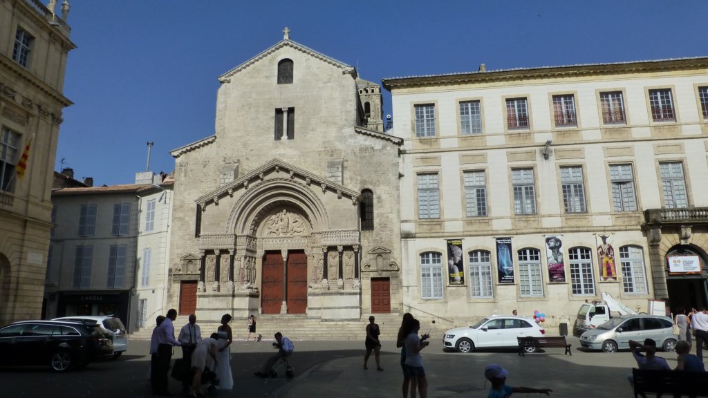 http://www.tonyco.net/pictures/Family_trip_2015/Arles/paroissesainttrophime.jpg