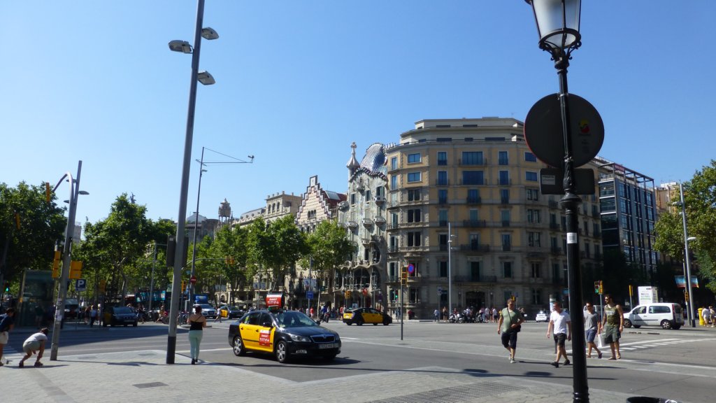 http://www.tonyco.net/pictures/Family_trip_2015/Barcelona/Barcelona/casabatllocasaamatller.jpg