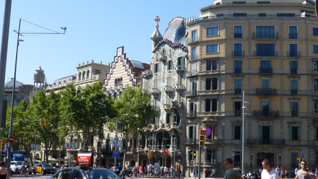 http://www.tonyco.net/pictures/Family_trip_2015/Barcelona/Barcelona/casabatllocasaamatller2.jpg