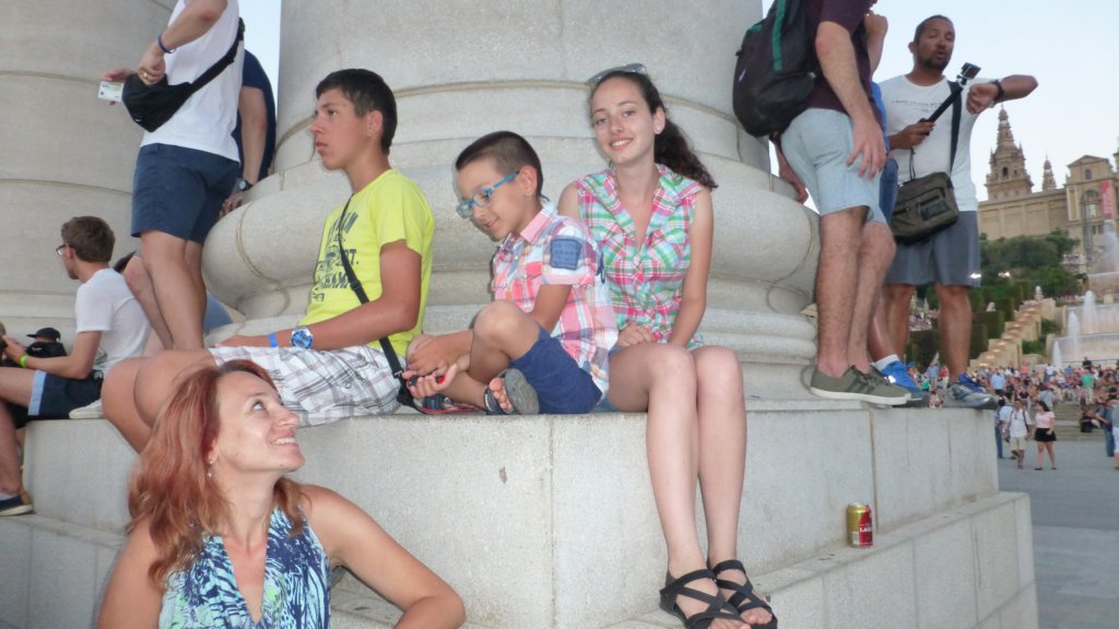 http://www.tonyco.net/pictures/Family_trip_2015/Barcelona/Barcelona/fontmagicademontjuic11.jpg