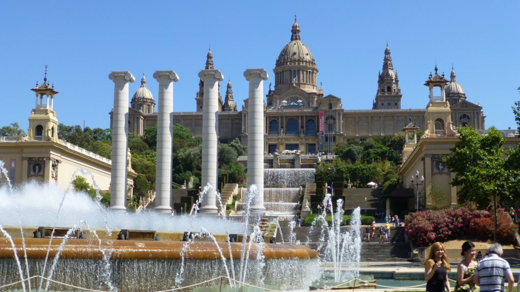 http://www.tonyco.net/pictures/Family_trip_2015/Barcelona/Barcelona/fontmagicademontjuic2.jpg