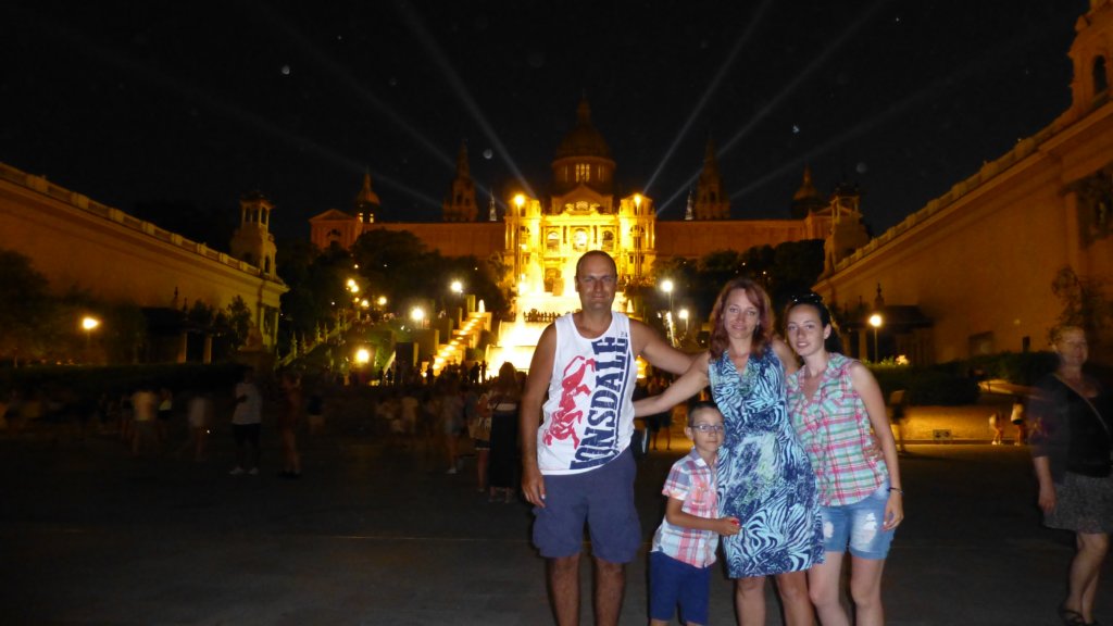 http://www.tonyco.net/pictures/Family_trip_2015/Barcelona/Barcelona/fontmagicademontjuic43.jpg