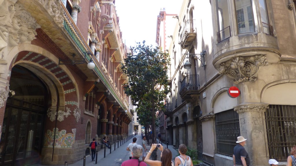 http://www.tonyco.net/pictures/Family_trip_2015/Barcelona/Barcelona/palaudelamusicacatalana8.jpg