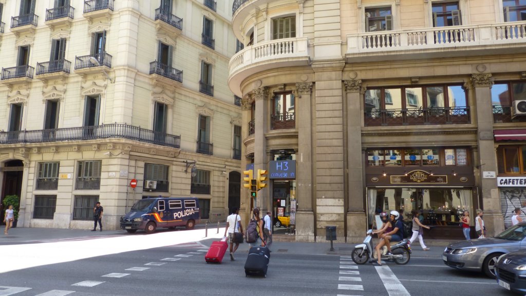 http://www.tonyco.net/pictures/Family_trip_2015/Barcelona/Barcelona/photo74.jpg