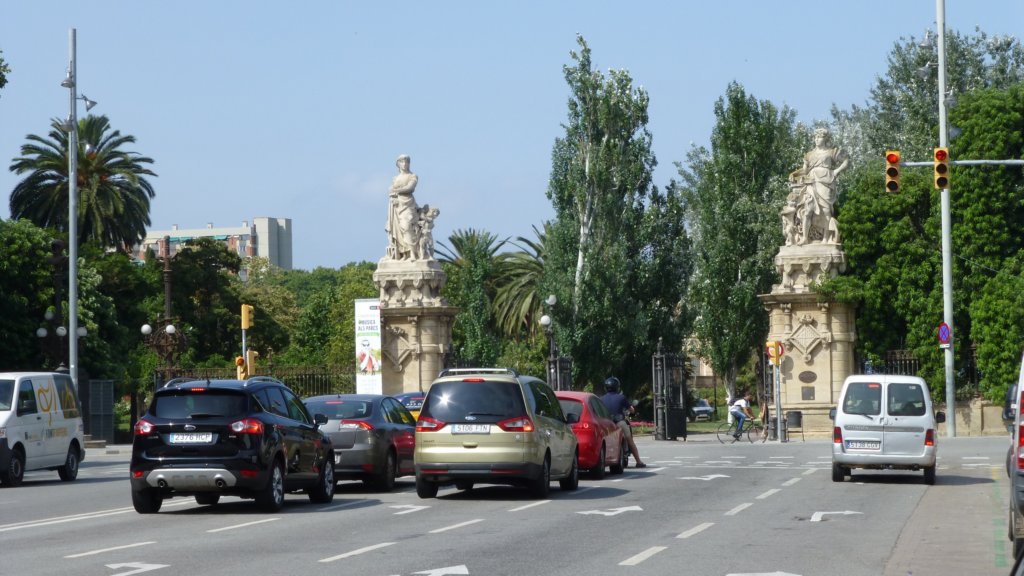 http://www.tonyco.net/pictures/Family_trip_2015/Barcelona/Parc_de_la_Ciutadella/photo.jpg
