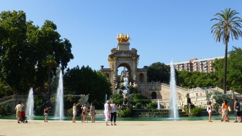 http://www.tonyco.net/pictures/Family_trip_2015/Barcelona/Parc_de_la_Ciutadella/photo26.jpg