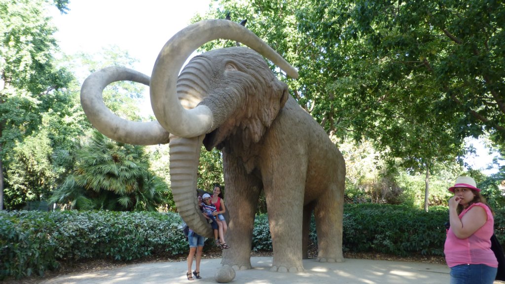 http://www.tonyco.net/pictures/Family_trip_2015/Barcelona/Parc_de_la_Ciutadella/photo30.jpg