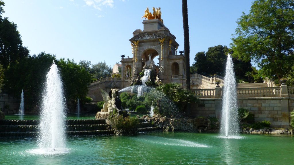 http://www.tonyco.net/pictures/Family_trip_2015/Barcelona/Parc_de_la_Ciutadella/photo33.jpg