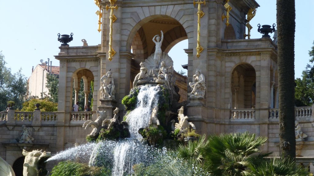 http://www.tonyco.net/pictures/Family_trip_2015/Barcelona/Parc_de_la_Ciutadella/photo34.jpg