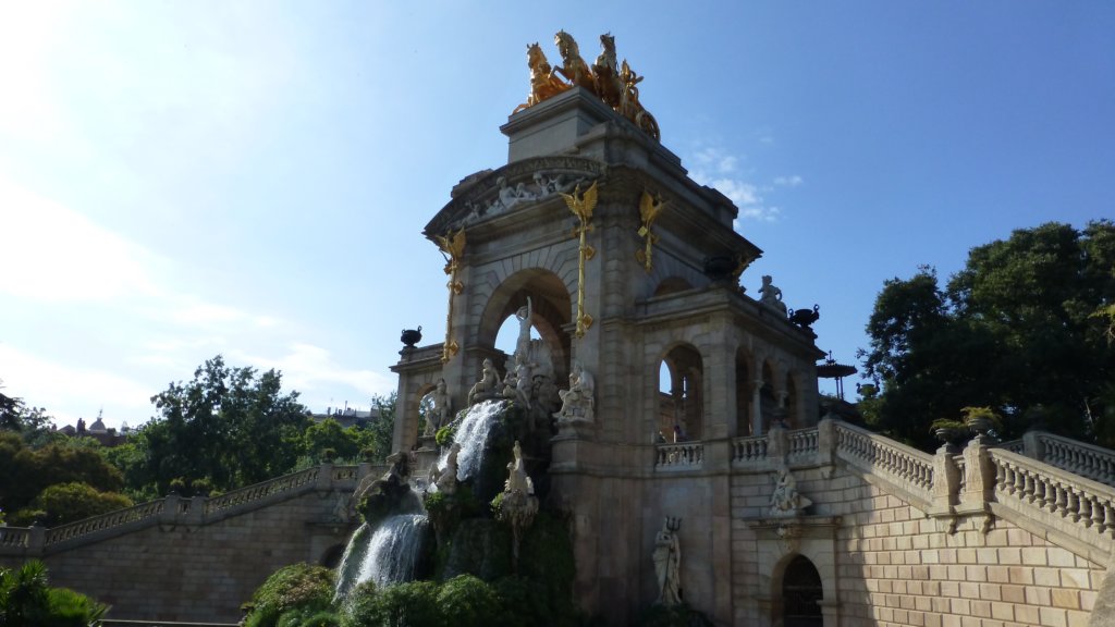 http://www.tonyco.net/pictures/Family_trip_2015/Barcelona/Parc_de_la_Ciutadella/photo35.jpg