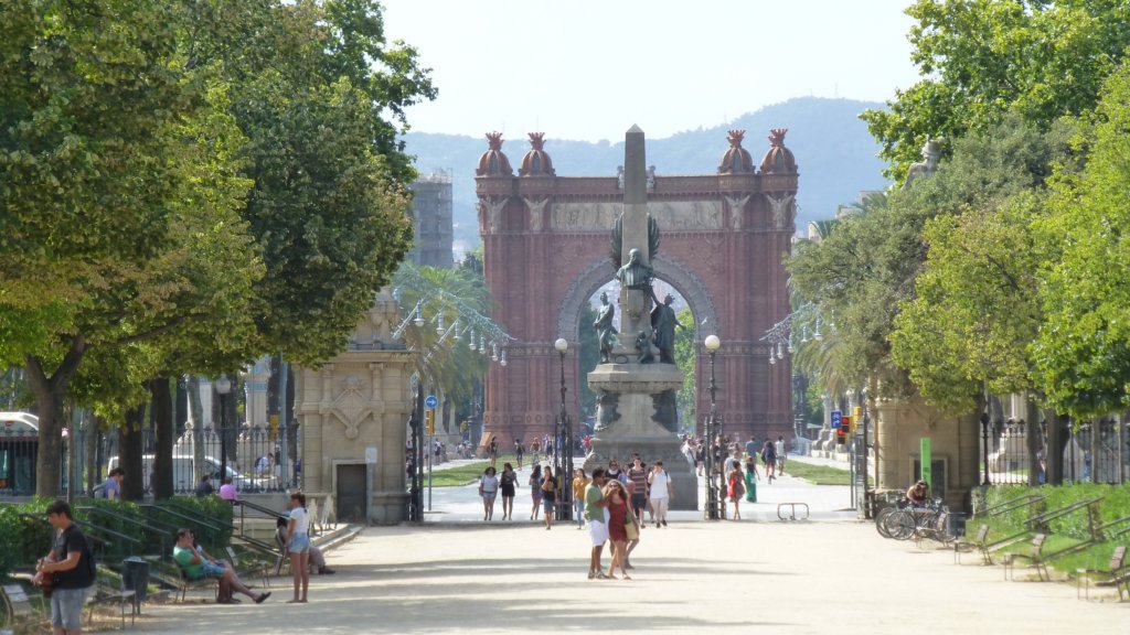 http://www.tonyco.net/pictures/Family_trip_2015/Barcelona/Parc_de_la_Ciutadella/photo4.jpg