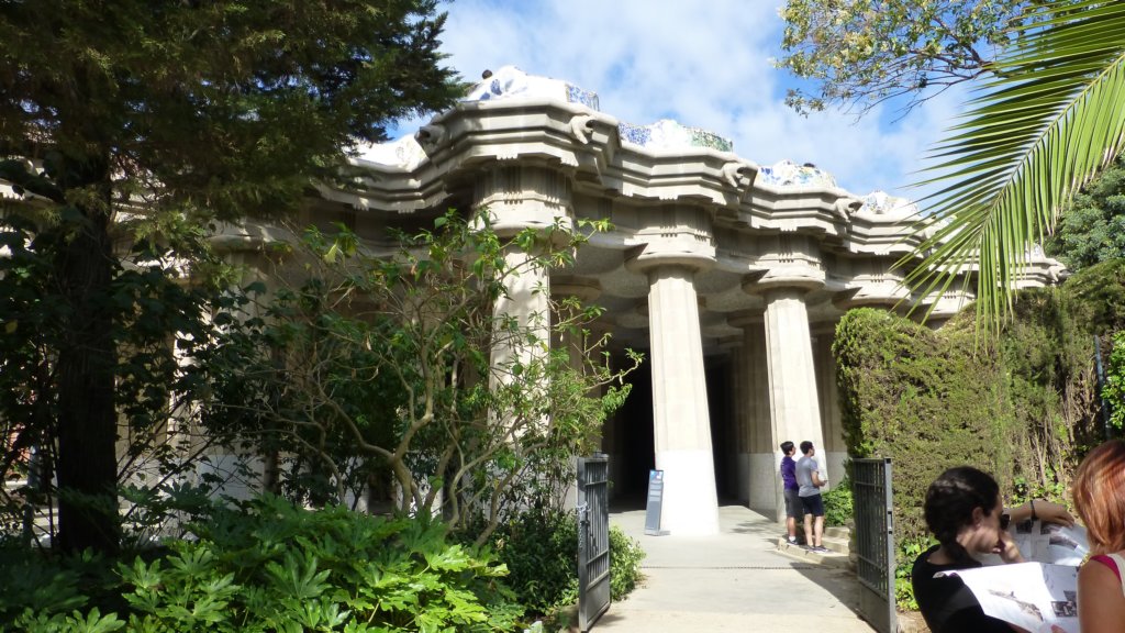 http://www.tonyco.net/pictures/Family_trip_2015/Barcelona/Park_Guell/hypostyleroom.jpg