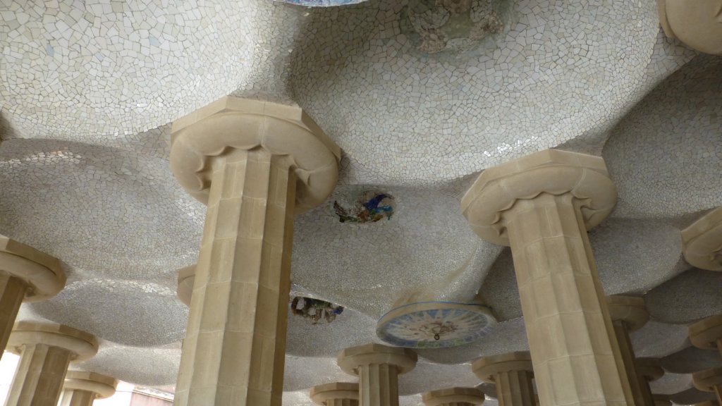 http://www.tonyco.net/pictures/Family_trip_2015/Barcelona/Park_Guell/hypostyleroom5.jpg