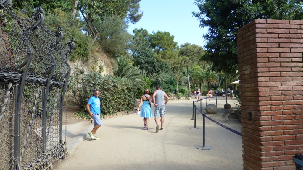 http://www.tonyco.net/pictures/Family_trip_2015/Barcelona/Park_Guell/parcguell.jpg