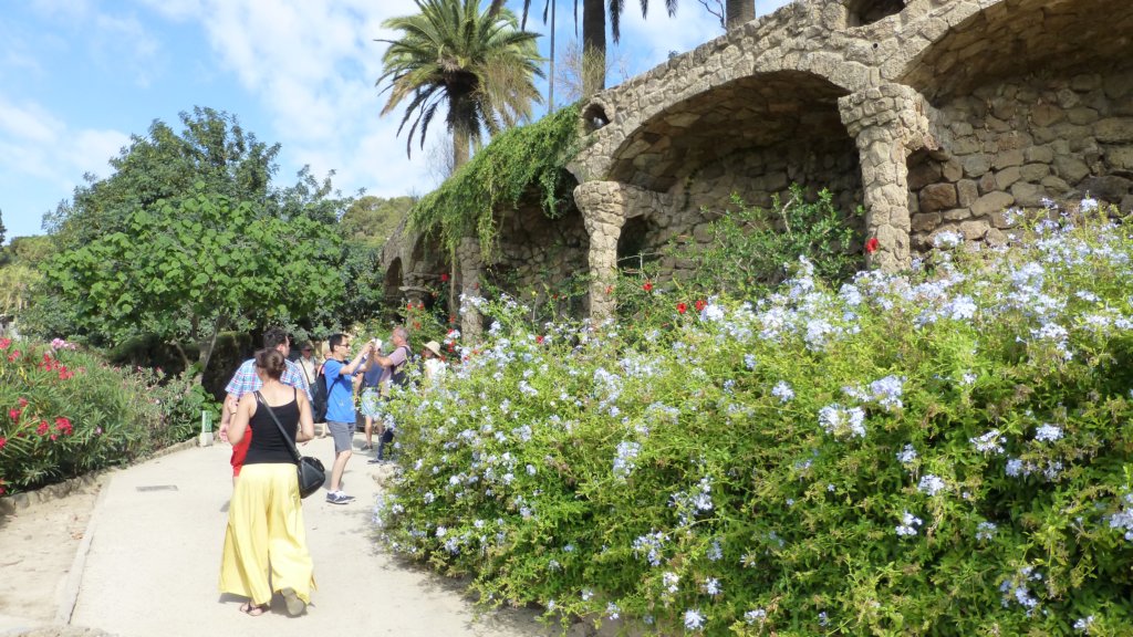 http://www.tonyco.net/pictures/Family_trip_2015/Barcelona/Park_Guell/parcguell3.jpg