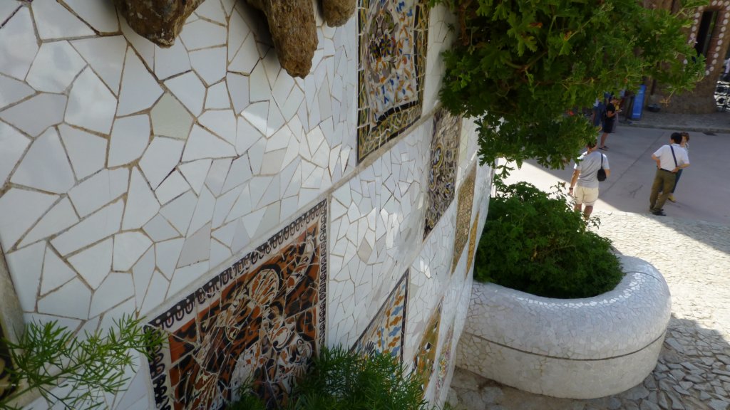 http://www.tonyco.net/pictures/Family_trip_2015/Barcelona/Park_Guell/parcguell6.jpg