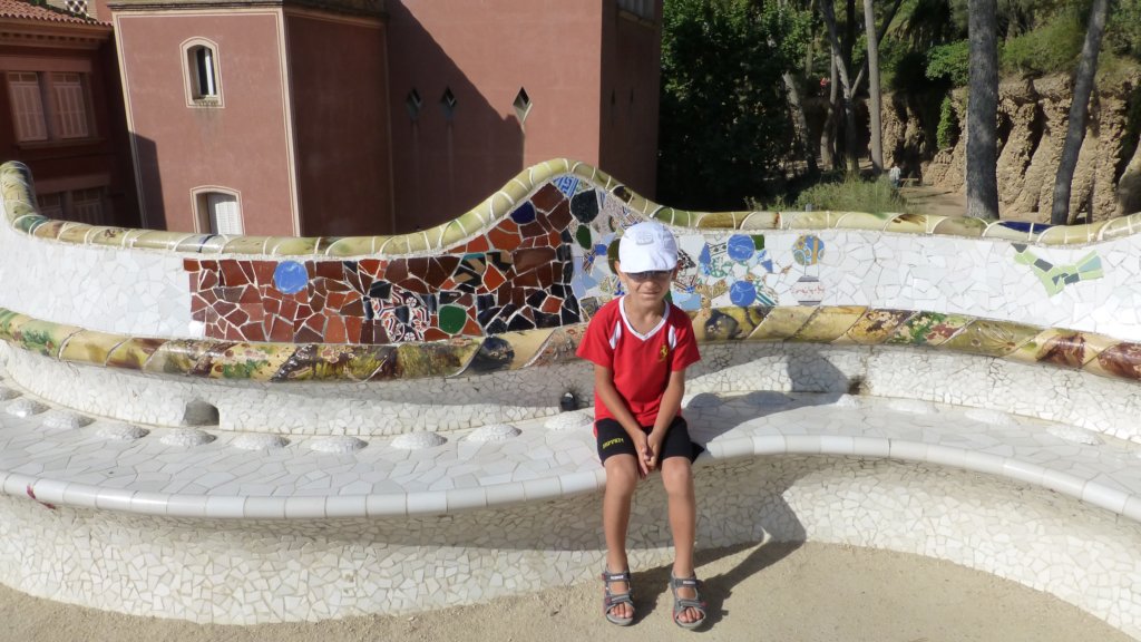 http://www.tonyco.net/pictures/Family_trip_2015/Barcelona/Park_Guell/photo.jpg
